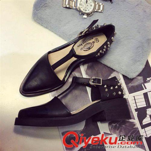 單鞋 廠家直銷一件代發(fā)歐美復(fù)古鉚釘T型帶尖頭平底鞋休閑平跟單鞋