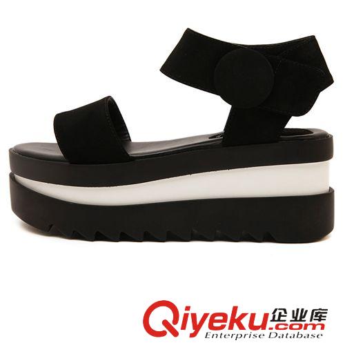 4月21號新款 2015廠家生產(chǎn)夏季新款熱賣歐美平底女鞋魔術(shù)貼坡跟拼色厚底女涼鞋原始圖片3