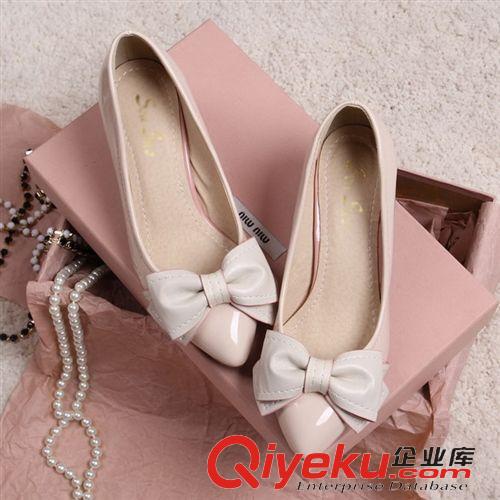 單鞋  清倉特價(jià)婚鞋伴娘鞋宴會(huì)鞋尖頭漆皮蝴蝶結(jié)糖果中跟粗跟女單鞋34碼原始圖片2