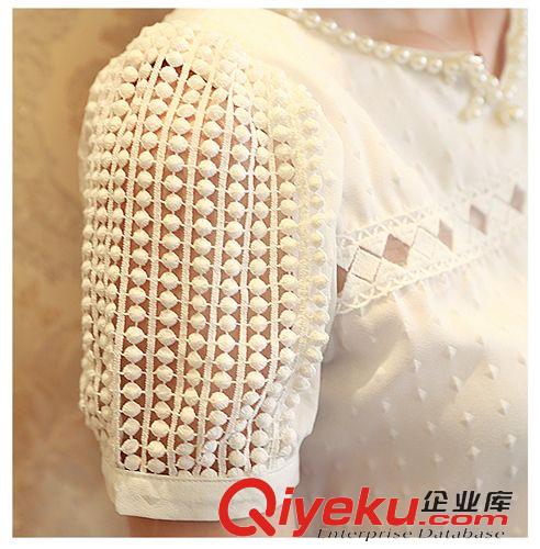 【女士套裝連體褲】 夏裝新款短袖修身鏤空蕾絲V領(lǐng)潮白色打底衫+短褲套裝原始圖片3