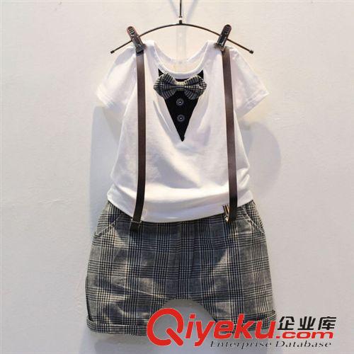 2015年4月春夏款上新 童裝2015韓版男童夏季新款背帶蝴蝶結(jié)領(lǐng)結(jié)短袖+垮褲套裝童裝批發(fā)原始圖片2