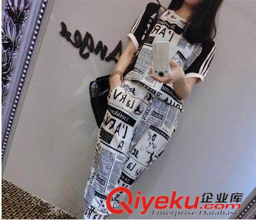 六月夏季新款 傲曼 新款時尚潮牌女裝黑白字母印花報紙短袖雪紡紗套裝 n816