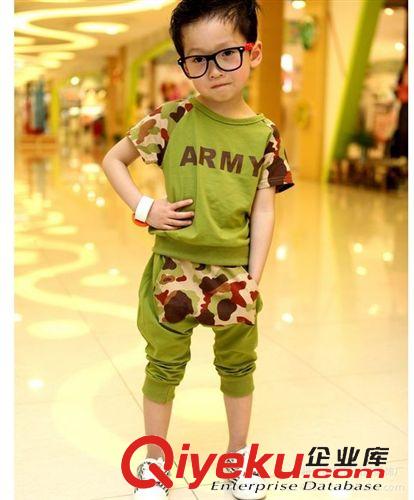 夏裝 一件代發(fā)產(chǎn)品 外貿(mào)童裝批發(fā)新款2015夏裝韓版拼肩字母男童短袖套裝兒童迷彩套裝