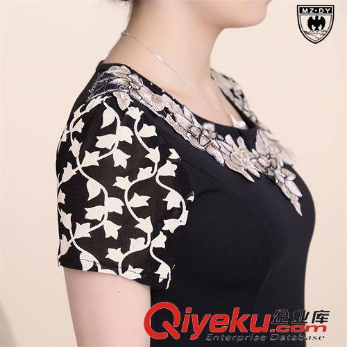 媽媽裝連衣裙 2015夏季新品中老年女裝簡約黑色連衣裙簡約領(lǐng)口刺繡花朵廠家直銷原始圖片3