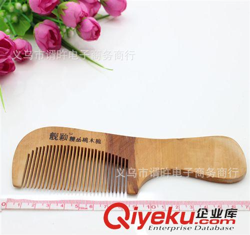 飾品 廠家直銷 tr保健桃木梳 防靜電桃木梳子  一元兩元批發(fā)原始圖片3