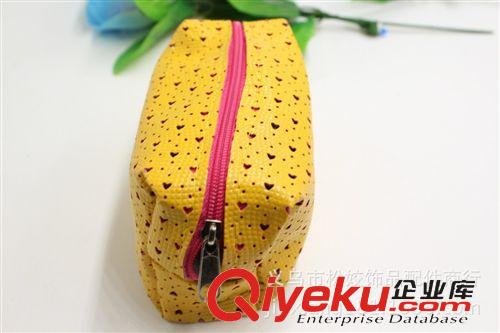 錢包 兩元店飾品百貨生活批發(fā) 香包零錢手機(jī)包 大方皮革縷空包 禮品原始圖片2