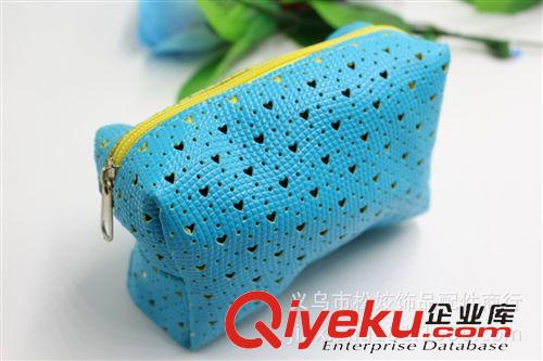 錢包 兩元店飾品百貨生活批發(fā) 香包零錢手機(jī)包 大方皮革縷空包 禮品原始圖片3