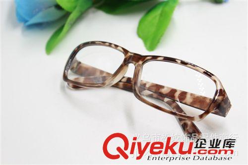 接線插座 義烏2元店日用面貨源批發(fā) 超值產(chǎn)品生活家局必備 9孔電插板