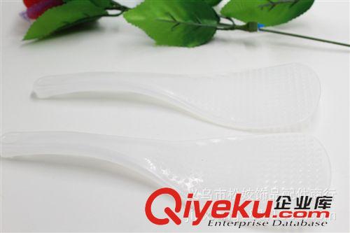烹飪勺鏟 義烏2元店批發(fā)總部 廚房日用百貨采購(gòu) 地?cái)們蓚€(gè)不沾盛飯木飯勺原始圖片2