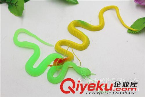 毛絨公仔、玩偶、娃娃 兩元店飾品小配件 包包手機掛件掛扣批發(fā) 夜光橡膠蛇公仔原始圖片2