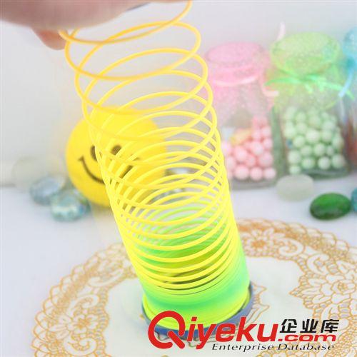 兒童玩具 彩虹圈 廠(chǎng)家直銷(xiāo) 兒童玩具 彩虹彈簧圈二元精品 二元日用百貨原始圖片3
