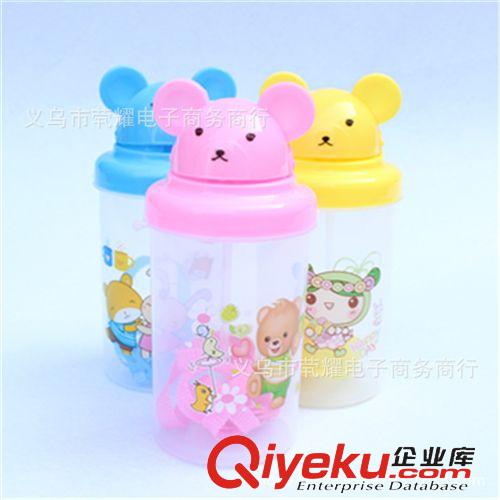 廚房必備 小熊吸水杯 兒童水壺 塑料制品批發(fā)、義烏批發(fā)產(chǎn)品、二元批發(fā)產(chǎn)品原始圖片3