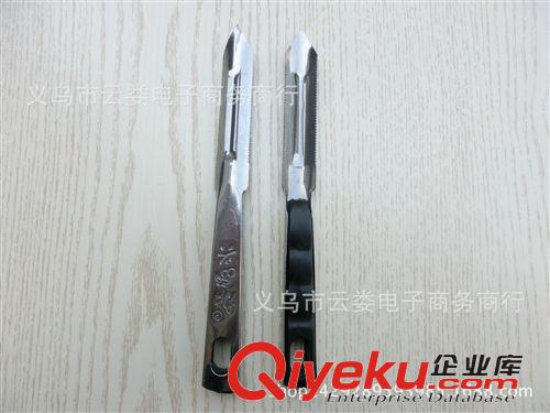 廚房日用 廠家直銷(xiāo)袍子  削皮刨刀  廚房用具  不銹鋼小刨子  一元店專(zhuān)批原始圖片3