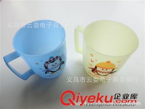 塑料制品 一元兩元專批  塑料口杯 漱口杯 卡通創(chuàng)意口杯  地攤好貨源