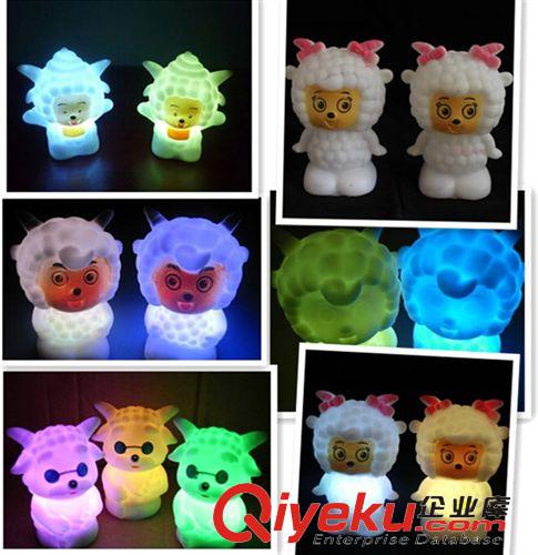 七彩發(fā)光小夜燈 送電子 led變色小夜燈 七彩小夜燈 創(chuàng)意小夜燈 夜市地攤貨源批發(fā)原始圖片2