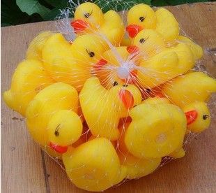 大黃鴨/小黃鴨 洗澡玩具 批發(fā)/嬰幼兒洗澡玩具搪膠鴨子捏捏響小鴨子小黃鴨 20個(gè)一袋 大號(hào)原始圖片3