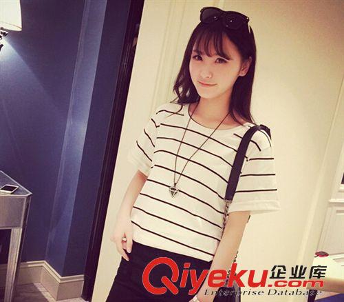 熱銷新款 韓版經(jīng)典百搭寬松條紋卷邊短袖T恤女原始圖片2