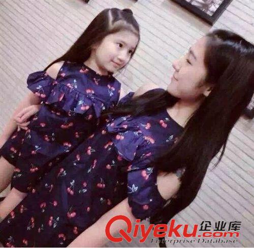 時尚親子裝 2015夏季新款時尚碎花荷葉邊露肩飛飛袖櫻桃連衣裙母女裝
