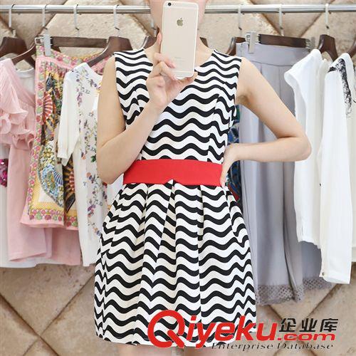 5.28 歐洲站2015夏季新款黑白條紋拼色無袖修身收腰顯瘦連衣裙蓬蓬裙原始圖片2