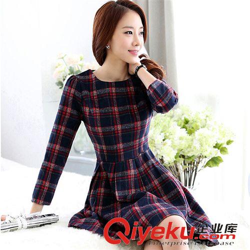 長(zhǎng)袖連衣裙 新款冬季打底裙 韓版女裝修身圓領(lǐng)泡泡袖格子厚款連衣裙 微信代理