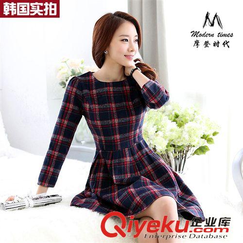 長(zhǎng)袖連衣裙 新款冬季打底裙 韓版女裝修身圓領(lǐng)泡泡袖格子厚款連衣裙 微信代理
