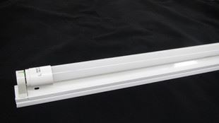 LED T8日光燈管 CE SAA ROHS認(rèn)證 9W/18W 質(zhì)量保證 T8 LED全塑燈管