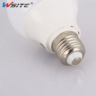 LED灯泡系列 批发新款LED球泡灯E27螺口塑料灯泡3W5W7W9W12W球泡