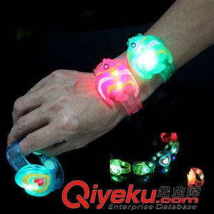 【地攤廟會夜市貨源專區(qū)】 兒童led發(fā)光手腕 發(fā)光項鏈 發(fā)光硅膠 閃光手腕 發(fā)光手表玩具原始圖片2