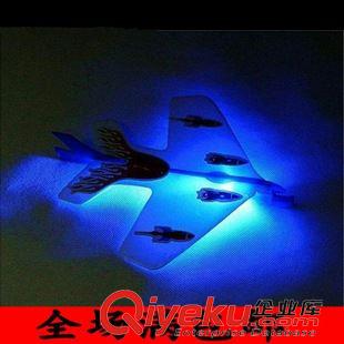 【發(fā)光玩具】 兒童地?cái)偦鸨瑹豳u特價(jià)玩具 極速之星萬向明輪帶燈光音樂模型玩具
