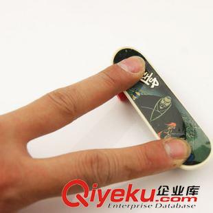 贈品禮品專區(qū) 促銷贈品禮品 兒童玩具批發(fā) 塑料材質(zhì)手指滑板多種圖案（9.5cm）