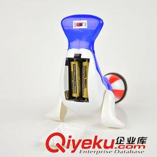 戲水沙灘玩具 電動(dòng)小海獅海豹地?cái)偀豳u玩具 頂球360度旋轉(zhuǎn)發(fā)光玩具 【兩只裝】原始圖片3
