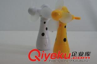 热销产品 夏天新品 大号手摇喷雾风扇 便携卡通环保小狗手动风扇一盒16个装