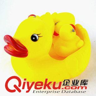 其他新品 【子母鴨】水上小玩具洗澡戲水小黃鴨搪膠捏捏叫小動物 做工較好