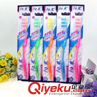 護(hù)手霜 牛奶滋養(yǎng)美手霜80g滋潤(rùn)保濕補(bǔ)水美白一元百貨批發(fā)