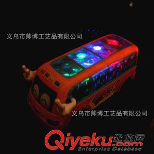 電動(dòng)萬(wàn)向車(chē) 電動(dòng)搖頭巴士 萬(wàn)向行走電動(dòng)玩具車(chē) 發(fā)光音樂(lè)模型車(chē) 地?cái)偀豳u(mài)玩具原始圖片2