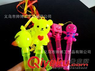 閃光飾品系列 閃光卡通掛笛 兒童發光卡通口哨 演唱會聚會KTV道具 地攤熱賣玩具