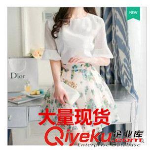 女士休閑套裝 2015歐洲站{zx1}時(shí)尚休閑純棉字母T恤+蕾絲長(zhǎng)吊帶兩件套
