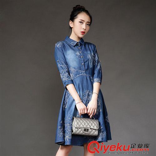 2015七月第四批新款上架 天貓H0910 歐洲站2015新款夏季重工刺繡翻領水洗牛仔氣質連衣裙原始圖片3