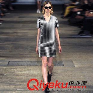 連衣裙 2014新款運(yùn)動(dòng)休閑風(fēng)刺繡字母無袖寬松背心連衣裙