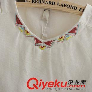 【夏季新品】 2015夏季新款日系森女系領(lǐng)口繡花寬松棉麻顯瘦短袖女t恤