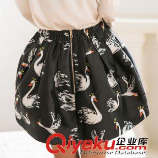 半身裙 2015春夏新款女裝甜美時(shí)尚小天鵝圖案高貴百褶裙黑色半身裙批發(fā)原始圖片2