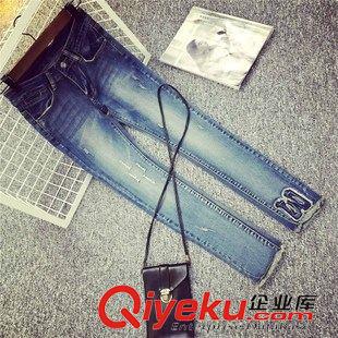 6-10 944#實拍 2015秋裝時尚韓版修身磨白抓紋刺繡牛仔小腳褲女原始圖片3