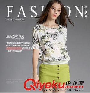 6月上旬上新（In June new） 歐洲站夏新款女套裝 歐美時尚印花顯瘦雪紡上衣+單排扣短裙兩件套原始圖片2