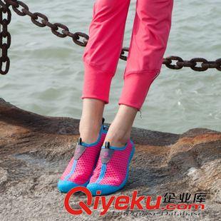 未分類 2015夏季新品透氣柔軟舒適圓頭一腳蹬情侶運(yùn)動(dòng)防臭蜂窩網(wǎng)鞋 潮