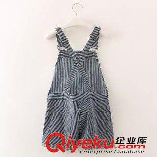 7-8號新款 細(xì)條紋后開叉背帶牛仔卷邊短褲直筒褲女褲熱褲背帶褲 夏季女裝新原始圖片2
