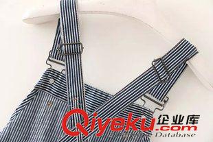 7-8號新款 細(xì)條紋后開叉背帶牛仔卷邊短褲直筒褲女褲熱褲背帶褲 夏季女裝新原始圖片3