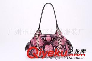 未分類 艾美斯2014新款 粉紅蛇紋皮戶外包 數碼印花 廠家直銷 BB001