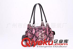 未分類 艾美斯2014新款 粉紅蛇紋皮戶外包 數碼印花 廠家直銷 BB001