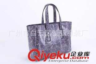 未分類 艾美斯BB010歐美風蛇紋包 拉鏈開口雙肩帶廠家批發直銷戶外包