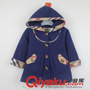 秋冬季風(fēng)衣 外貿(mào)童裝批發(fā) 新款B家女童帶帽雙排扣格子風(fēng)衣外套 經(jīng)典格子風(fēng)衣
